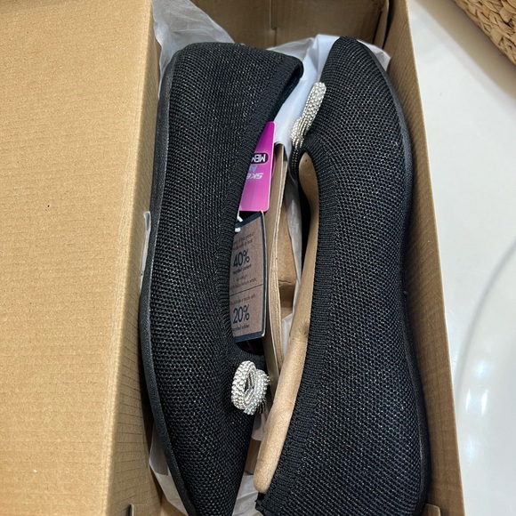 Cleo’s Skechers black flat shoes - Picture 2 of 6